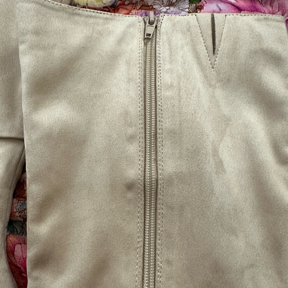 NWOT Elegant Cream Knee-High Boots - Picture 10 of 10